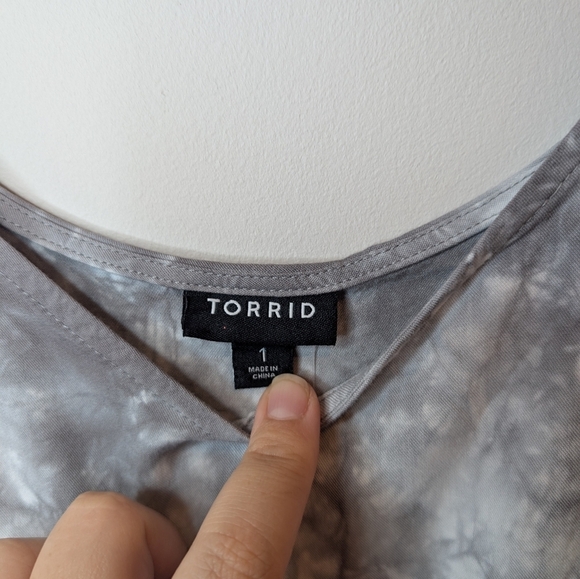 NWT TORRID AVA STRETCH CHALLIS GRAY TIE DYE CAMI TOP 1X Women - Picture 4 of 10